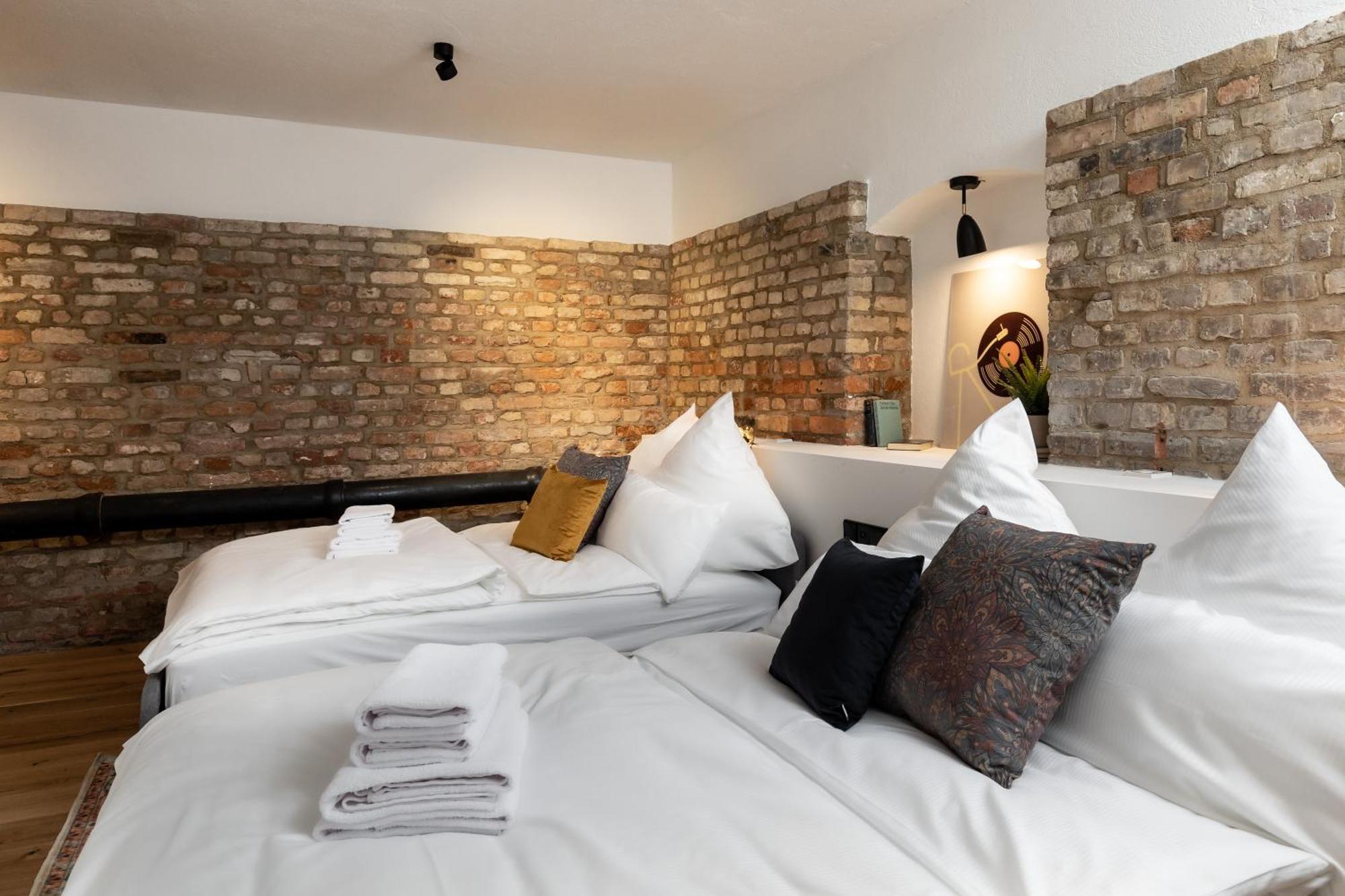 Coolest In Berlin, Easy Check-in, Big & Cozy, Near Center - Especially For Groups! Appartement Berlijn